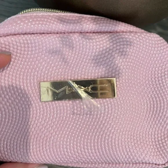 M.A.C Cosmetics bag and goodies - Picture 2 of 7